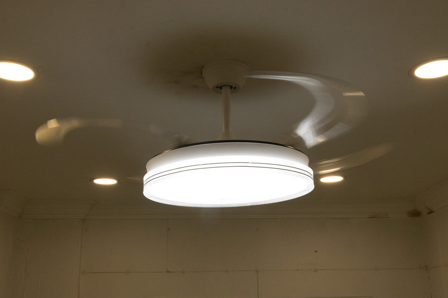 LED SMART FAN