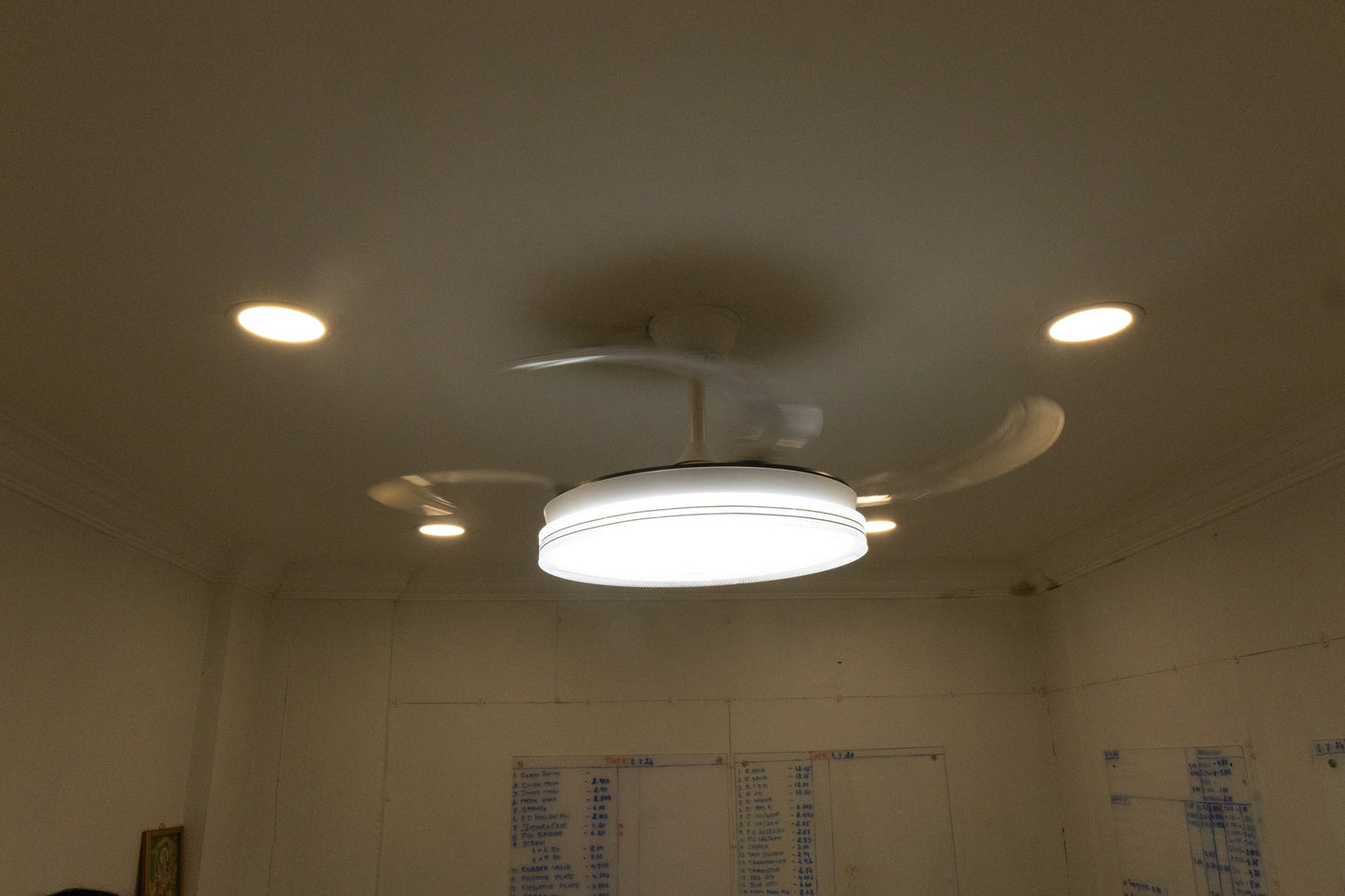 LED SMART FAN