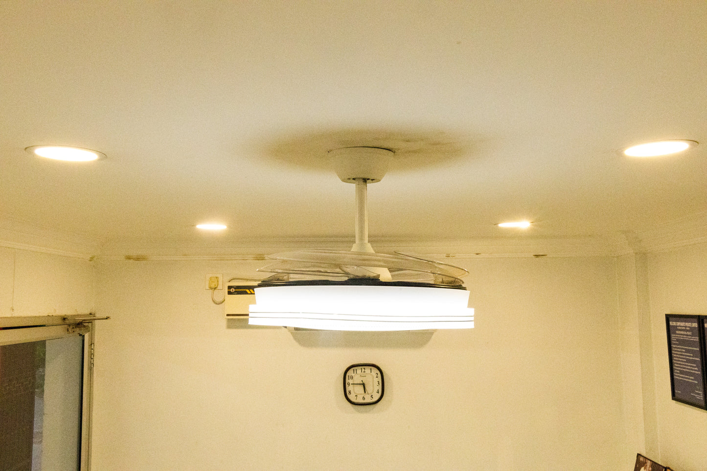 LED SMART FAN